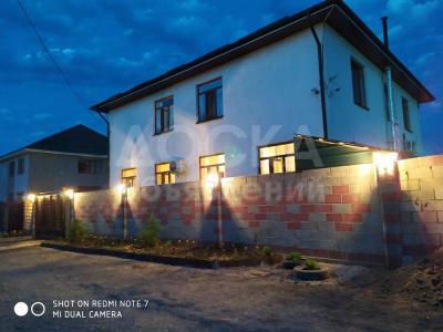 Продаю дом 7и12-ком. 350кв. м., этаж-2, 10-сот., стена кирпич,  улПроектуримая92и93.