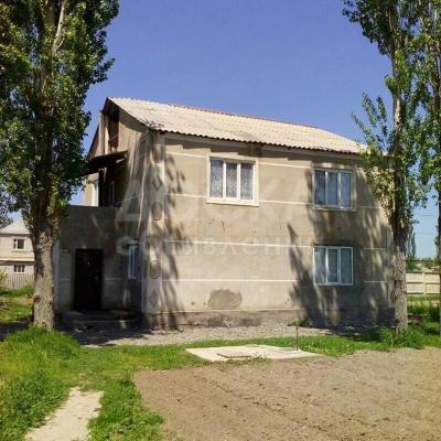 Продаю дом 6-ком. 210кв. м., этаж-2, 10-сот., стена кирпич, г. Каинды.