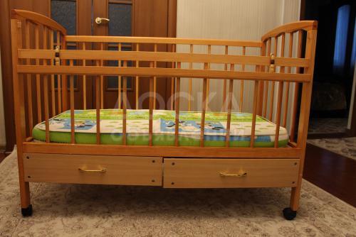 Продаем кроватку детскую с матрацем, Кроватка-манеж из натурального дерева