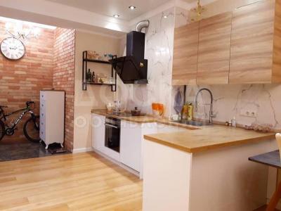 Продаю 2-комнатную квартиру, 62кв. м., этаж - 10/10, Тыныстанова, 94.