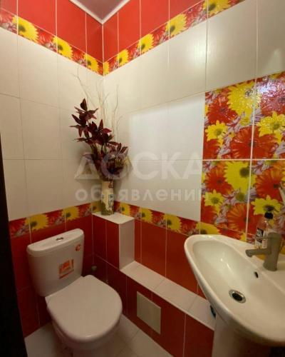 Продаю 3-комнатную квартиру, 80кв. м., этаж - 8/9, 6 мкр, за окном ореховая роща.