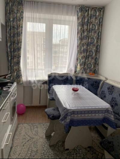 Продаю 3-комнатную квартиру, 63кв. м., этаж - 4/6, 10 мкр.