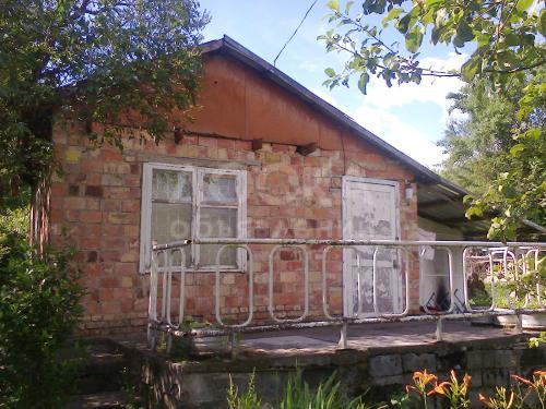 Продаю дачу 2-ком., 33 м2кв. м., этаж-1, 5-сот., стена кирпич, с.Джал, СТ. "Сельхозтехника".