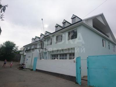 Продаю дом 10-ком., 700кв. м., этаж-1, 12-сот., стена кирпич, ул.Баетова 1.