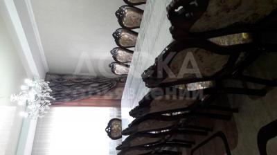 Продаю дом 8-ком., 250кв. м., этаж-3, 7-сот., стена кирпич, арча бешик.