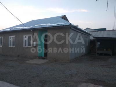 Продаю дом 3-комнатную 120кв. м., этаж-1, 8-сот., стена саман, ж/м Арча-Бешик 4 улица 60 (возле Царского Села).