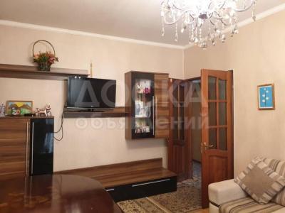 Продаю 3-комнатную квартиру, 65кв. м., этаж - 1/5, 10 микрорайон.