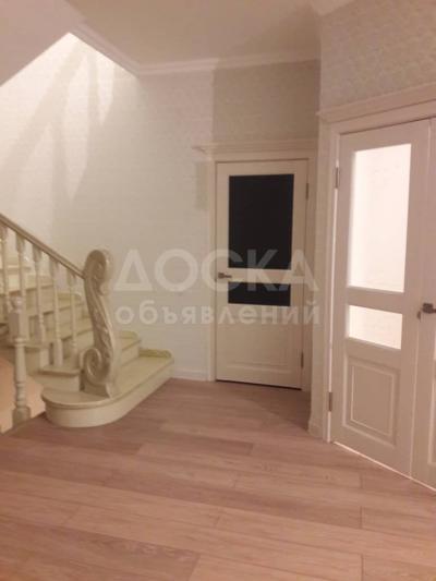 Продаю дом 8-ком. 280кв. м., этаж-3, 4,5-сот., стена кирпич, Ахунбаева/Беларусская.