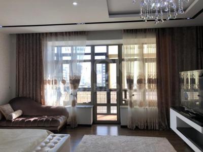 Продаю 4-комнатную квартиру, 215кв. м., этаж - 5/9, южная магистраль.