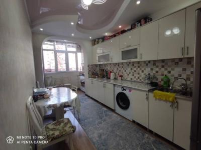 Срочно Продаю квартиру в элитном районе с хорошим ремонтом