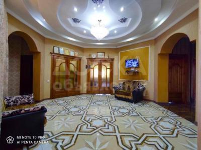 Продаю дом 6-ком. 233кв. м., этаж-1, 10-сот., стена кирпич, Орозбекова/Ленинградская.