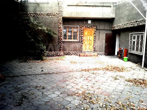 Продаю квартиру 1-ком., 15кв. м., этаж - 2/3, Тойгонбаева/Осмонова.