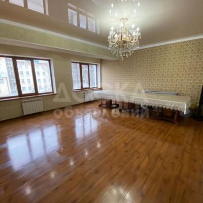 Продаю 4-комнатную квартиру, 133кв. м., этаж - 3/10, Медерова/Элебеваева 50.