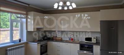 Продаю дом 5-ком. 134кв. м., этаж-1, 6-сот., стена кирпич, c.Новопокровка, ул.Жибек Жолу,44.