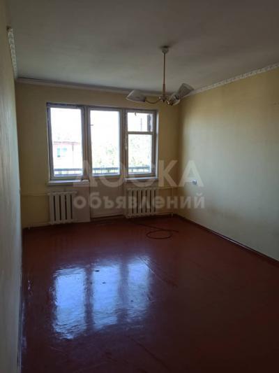 Продаю 3-комнатную квартиру, этаж - 4/4, 5 микрорайон.