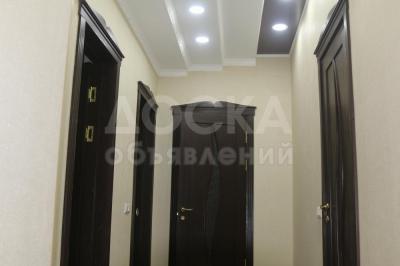 Продаю квартиру 3-ком., 63.5кв. м., этаж - 8/10, Тыныстанова/Горького.