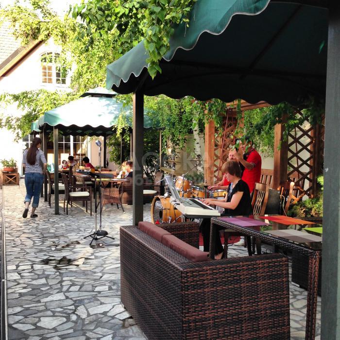 Организация праздничных и особых мероприятий в ресторане-вилла Astoria Garden