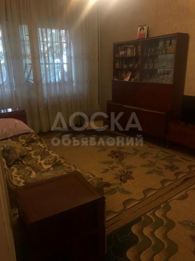 Продаю 3-комнатную квартиру, 64кв. м., этаж - 6/9, 7 микрорайон.