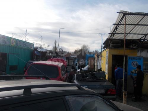 Продаю коммерческую недвижимость торговые помещения 10кв. м., Рынок Кудайберген.