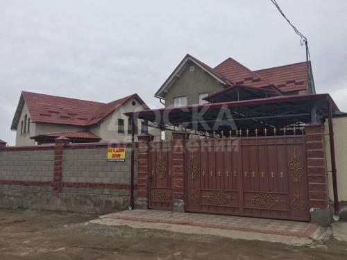 Продаю дом 6-ком., 193кв. м., этаж-3, 5-сот., стена кирпич, ул Баха валдайская .