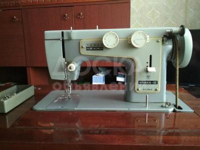 продаю СРОЧНО  швейную машину Чайка 3