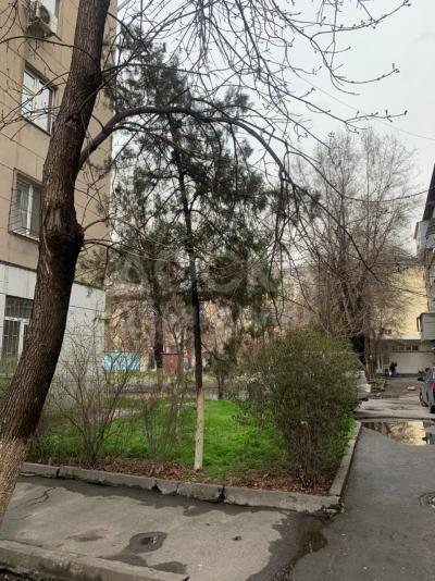 Продаю 3-комнатную квартиру, 60кв. м., этаж - 5/5, Манаса/Киевская.