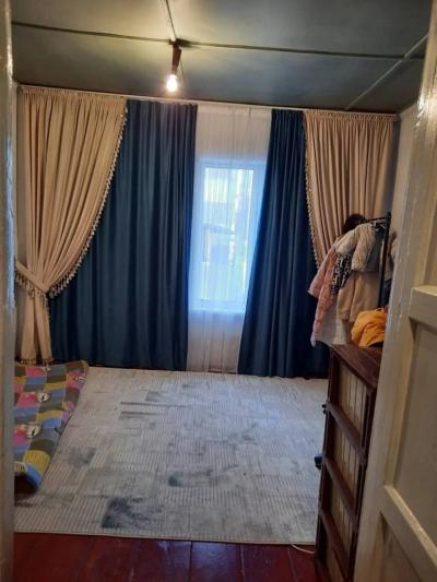 Срочно продаю 3х комнатную квартиру барачного типа в центре Бишкека