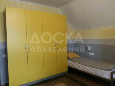 Срочно продаем шкафы для одежды. цвет : лайм