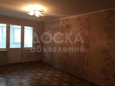 Продаю 3-комнатную квартиру, 60кв. м., этаж - 3/5, Срочно 3к кв Чокморова/К.Акиева.