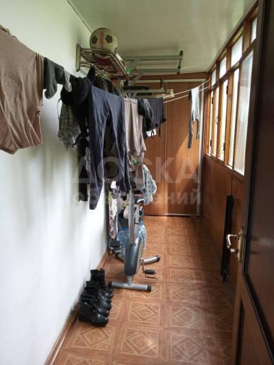 Продаю 3-комнатную квартиру, 63кв. м., этаж - 2/4, г. Бишкек, 8 мкр 32/1..