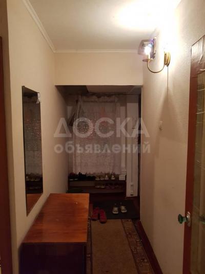 Продаю 1-комнатную квартиру, 30кв. м., этаж - 1/4, 11- мкр.