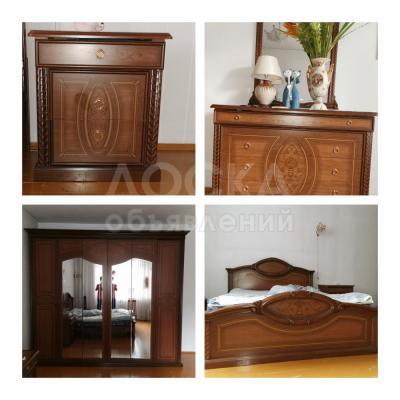 Продаю спальный гарнитур