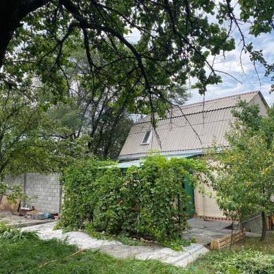 Продаю дачу 5-ком. 80кв. м., этаж-1, 8-сот., стена кирпич, под Бишкеком.