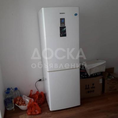 Продаю холодильник .
