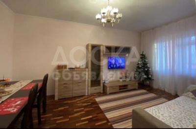 Продаю 3-комнатную квартиру, 60кв. м., этаж - 3/5, ул.Уметалиева х ул.Токтогула, 68 гимназия