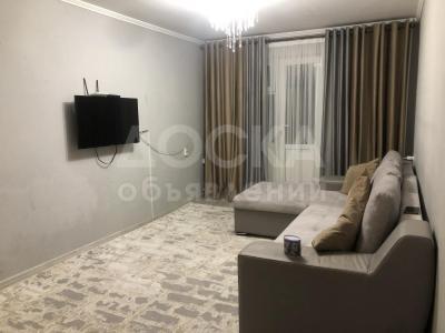 Продаю 2-комнатную квартиру, 50кв. м., этаж - 1/4, 8-микрорайон .