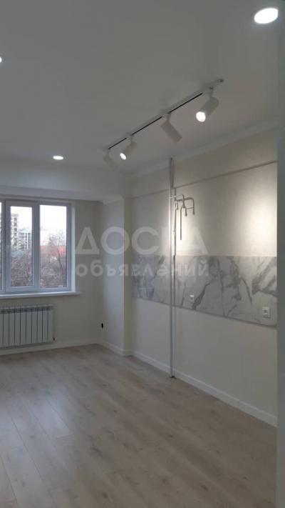 Продаю 1-комнатную квартиру, 43кв. м., этаж - 4/10, 1кв ЖК "Мурас" от Роял Констракшн.