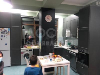 Продаю 2-комнатную квартиру, 64кв. м., этаж - 10/10, Старый аэропорт.