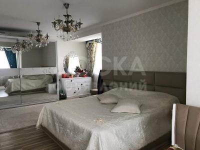 Продаю квартиру 3-ком., 102кв. м., этаж - 10/10, Медерова.