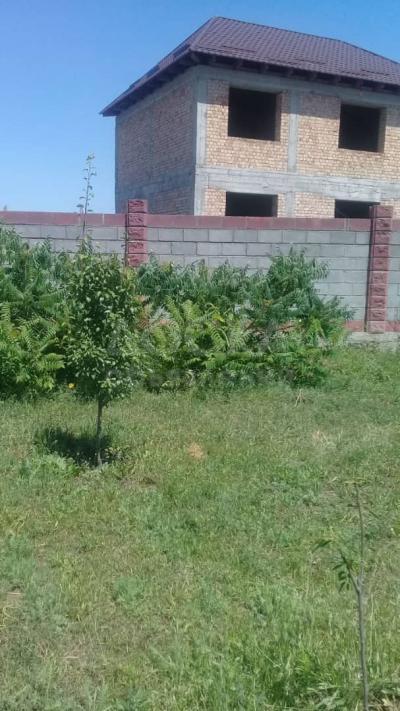 Продаю дом 10-комнатную 180кв. м., этаж-2, 8-сот., стена кирпич, ж/м Ак Орго, ул. М.Омуракунов .