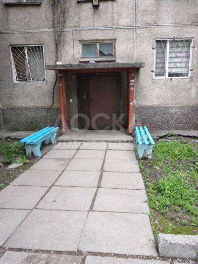 Продаю 1-комнатную квартиру, 30.5кв. м., этаж - 1/5, К. Акиева- Чокморова.