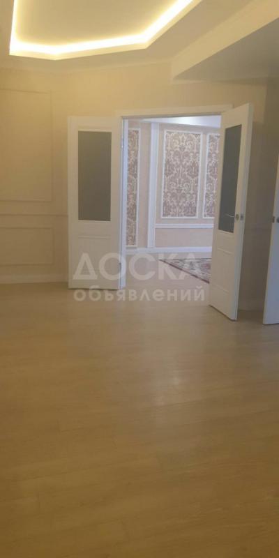 Продаю 3-комнатную квартиру, 105кв. м., этаж - 9/10,  Ахунбаева--Тыналиева.