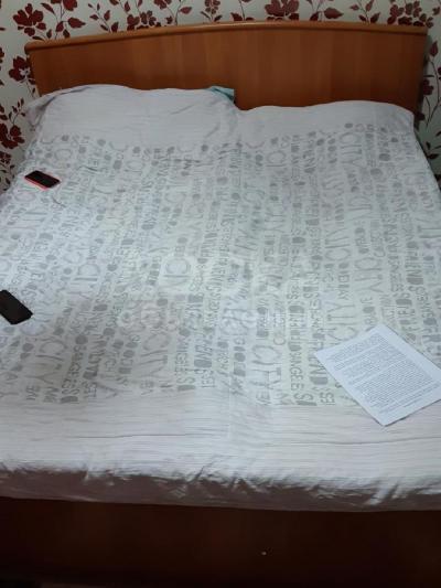 Продаю б/у мебель  кровать, шкаф, дамский стол, и две тумбы