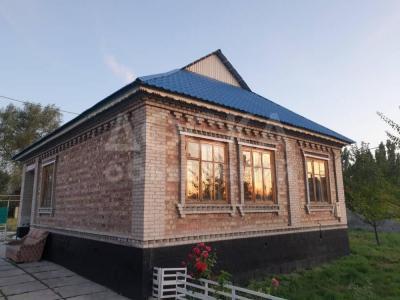 Продаю дом 7-ком. 111кв. м., этаж-1, 30-сот., стена кирпич, Ул Космонавтов.