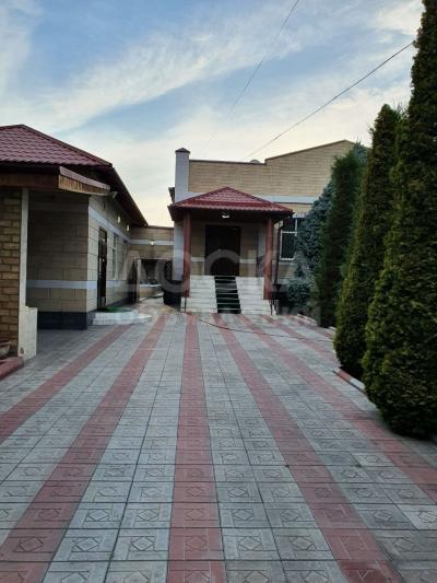 Продаю дом 6-ком. 200кв. м., этаж-1, 10-сот., стена кирпич, ул. Дзержинского310.