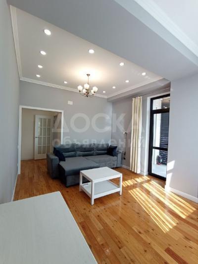 Продаю 2-комнатную квартиру, 65кв. м., этаж - 10/10, Орозбекова\Чокморова.