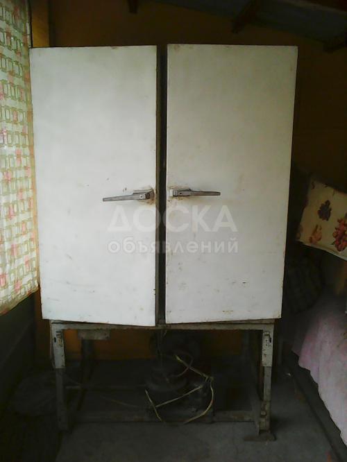 Продаю большой промышленный холодильник б/у на 602 литра.