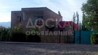 Продаю дом 5-ком., 198кв. м., этаж-2, 6,5-сот., стена кирпич, Ул. Алиева.