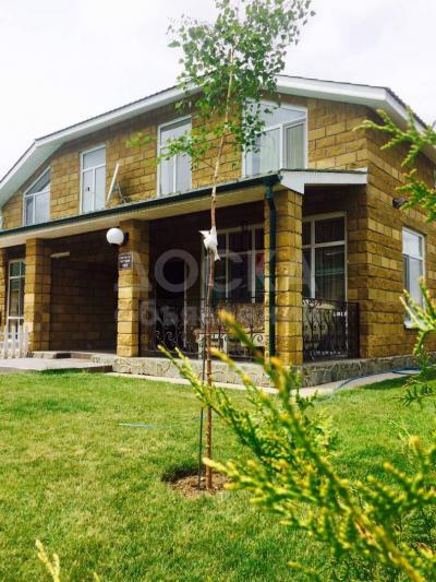 Продаю коттедж 6-ком., 135кв. м., этаж-2, 2-сот., стена кирпич, Село Чок тал, ЦО «Роял Бич».