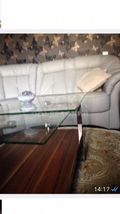 Продаю мягкий, кожаный, мебельный уголок, 3 мкр